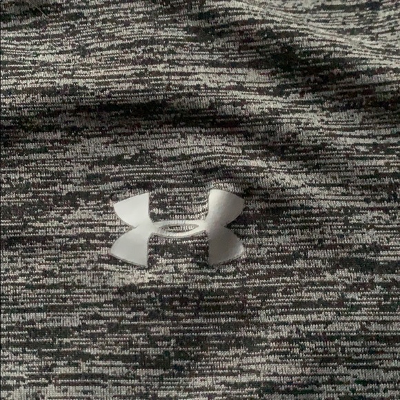 Under armor Basic workout top - Picture 2 of 4